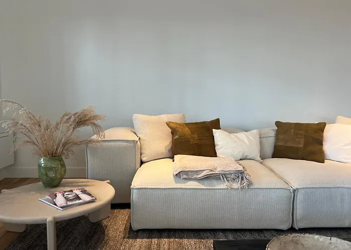 Gelijkvloers Appartement Met Prive Parking